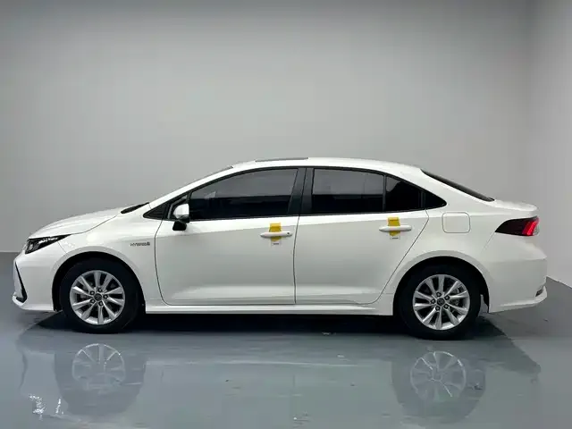 Toyota Corolla — фото 5
