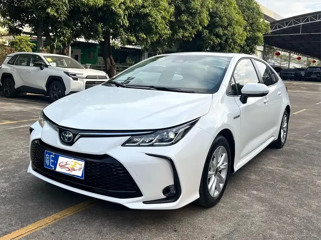 Toyota Corolla — фото 1