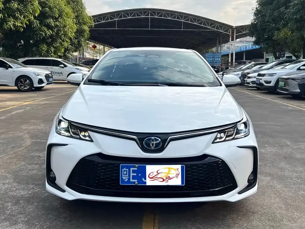Toyota Corolla — фото 7