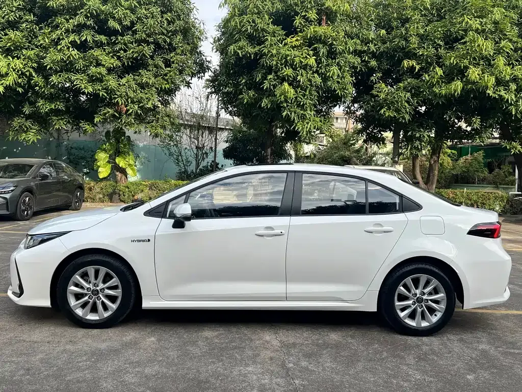 Toyota Corolla — фото 9