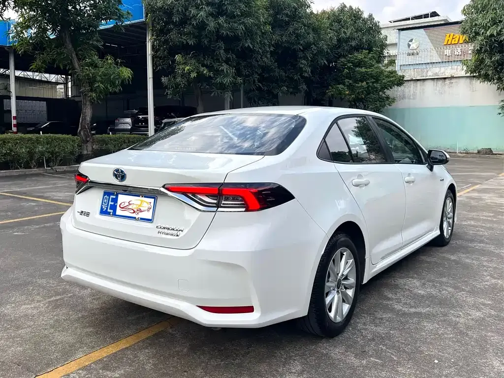 Toyota Corolla — фото 8