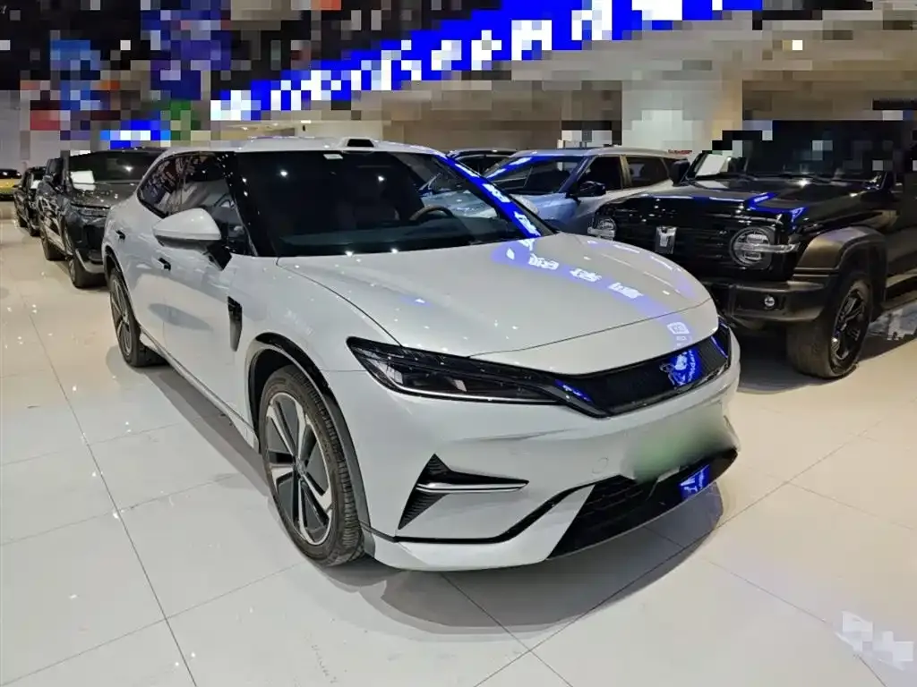 BYD L EV — фото 6