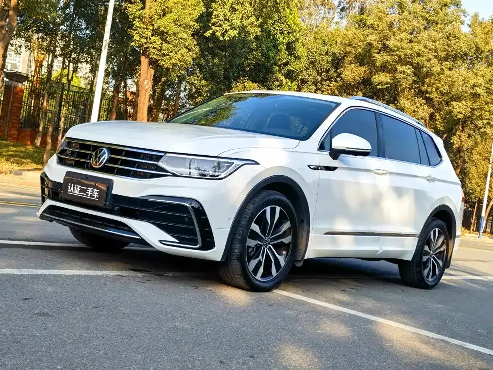 Volkswagen Tiguan L — фото 1