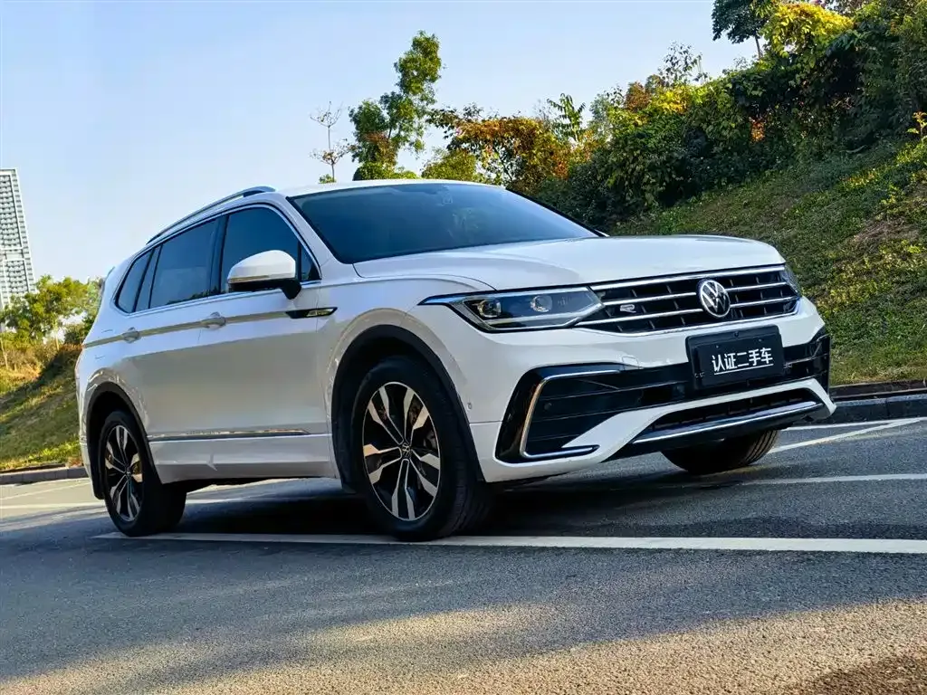 Volkswagen Tiguan L — фото 2