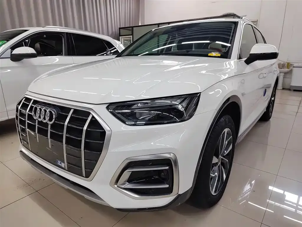 Audi Q5L — фото 10