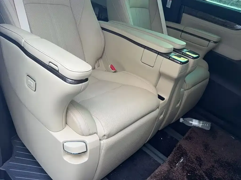Toyota Alphard — фото 5