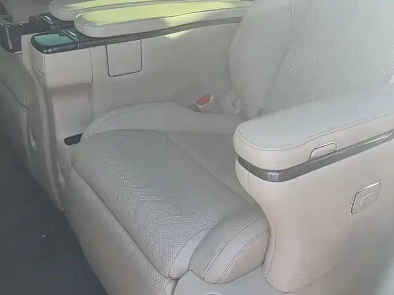 Toyota Alphard — фото 6