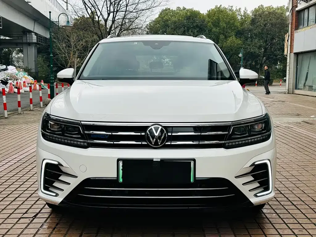 Volkswagen Tiguan L New Energy — фото 3