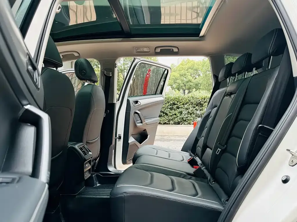 Volkswagen Tiguan L New Energy — фото 7