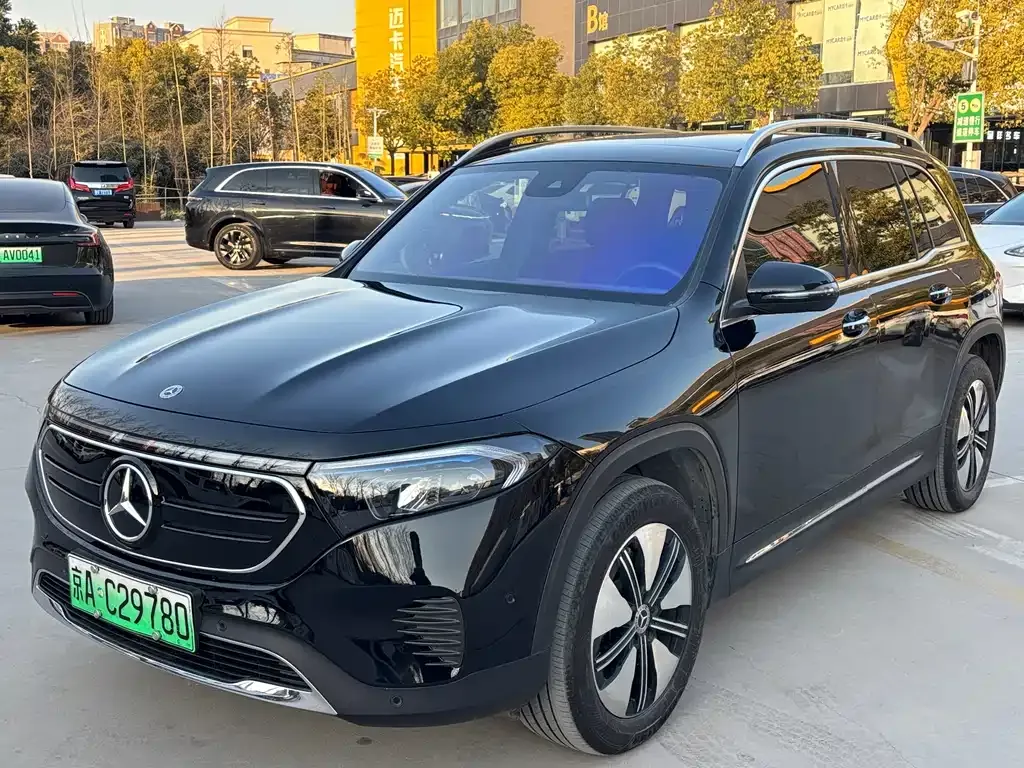 Mercedes-Benz EQB — фото 1