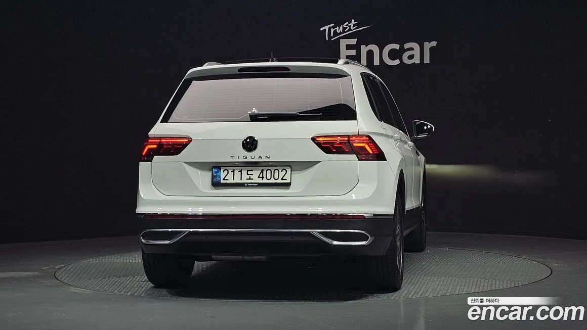 Volkswagen Tiguan — фото 10