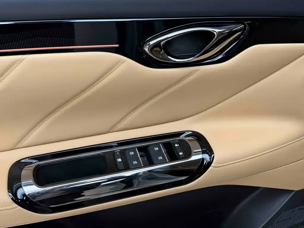 GAC Motor E8 Hybrid — фото 4
