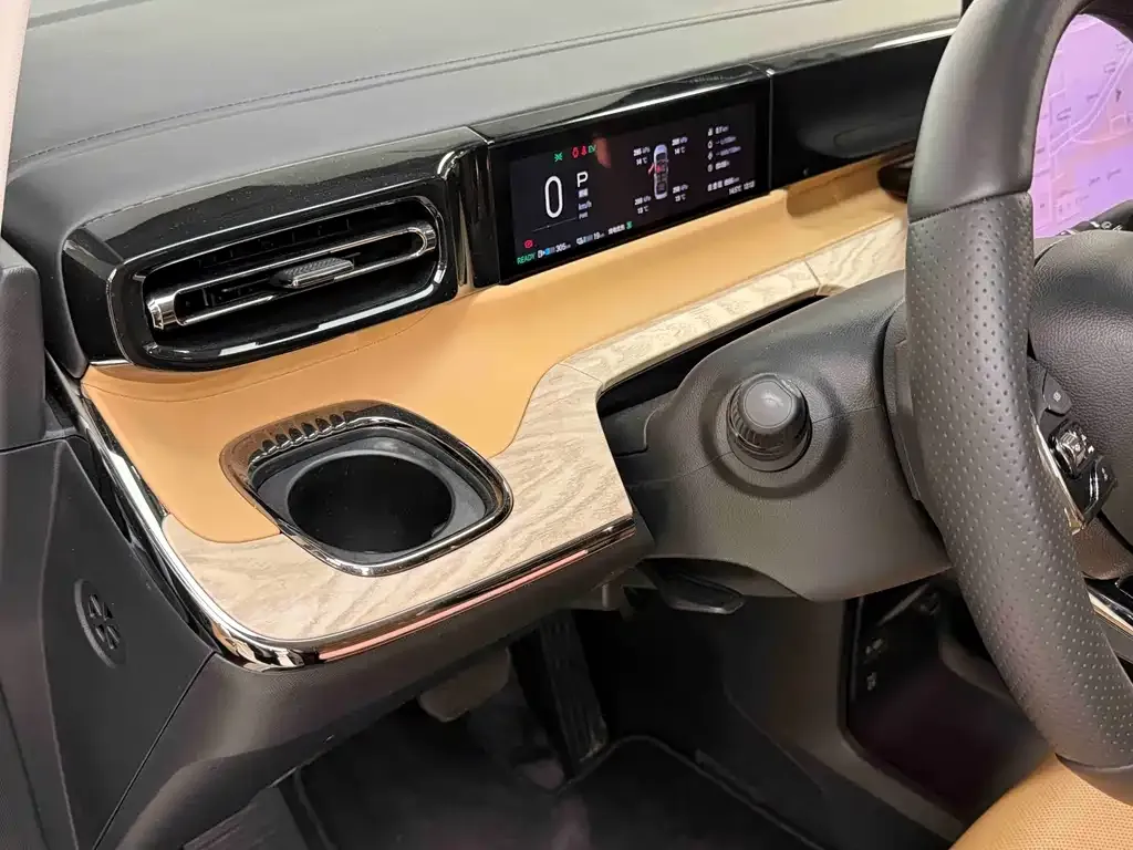 GAC Motor E8 Hybrid — фото 10