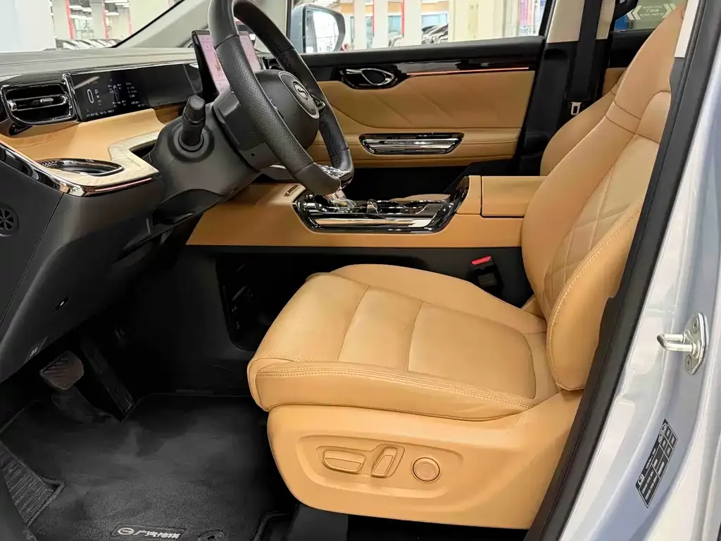 GAC Motor E8 Hybrid — фото 9