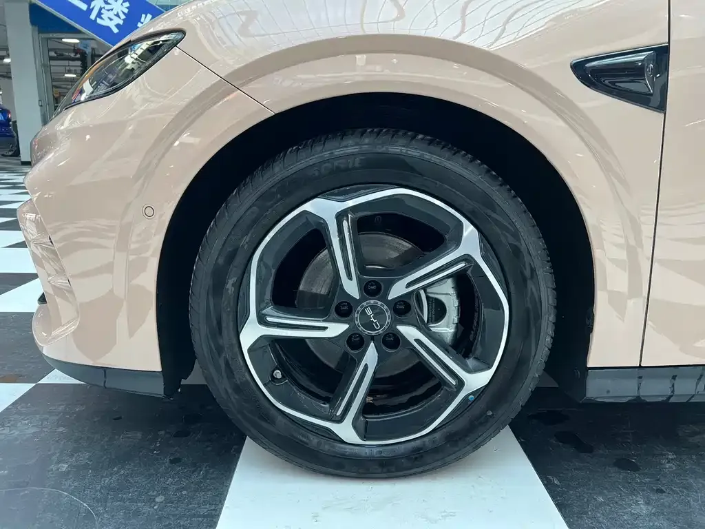 BYD Seal 06GT — фото 8
