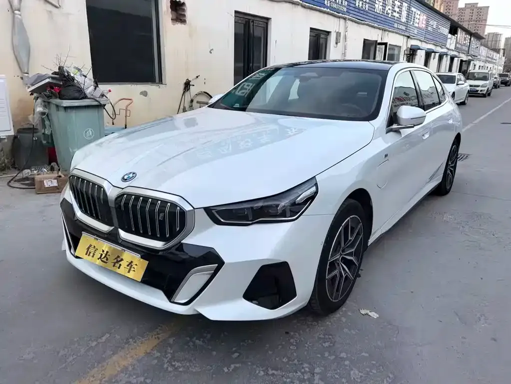 BMW i5 — фото 1