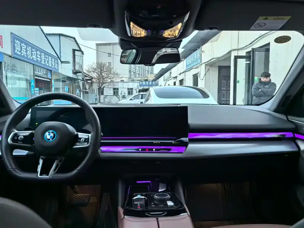BMW i5 — фото 3