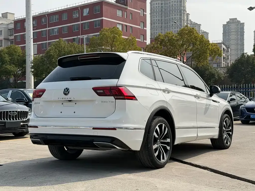 Volkswagen Tiguan L — фото 3