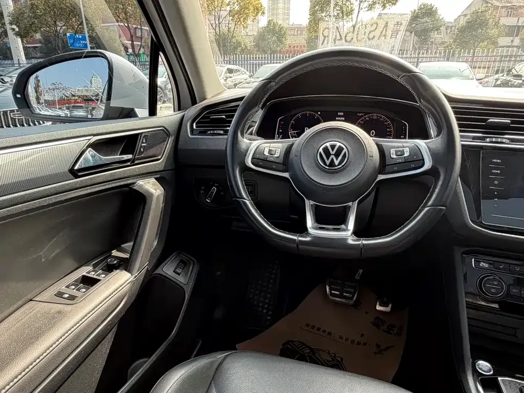 Volkswagen Tiguan L — фото 4