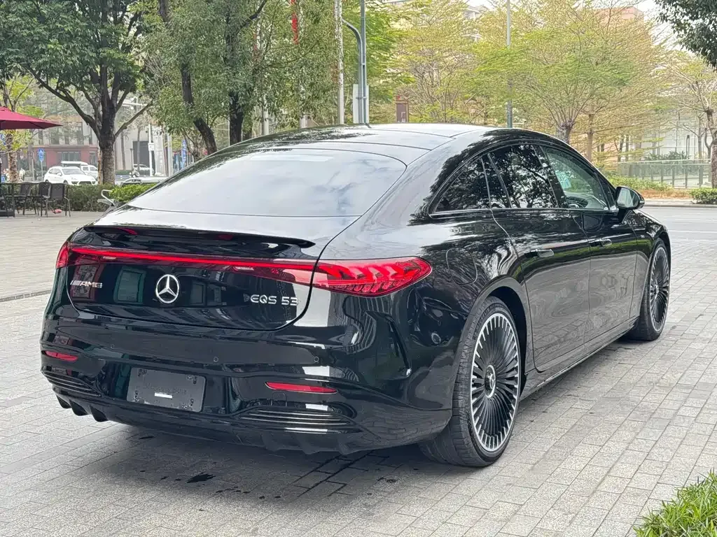 Mercedes-Benz EQS AMG — фото 9