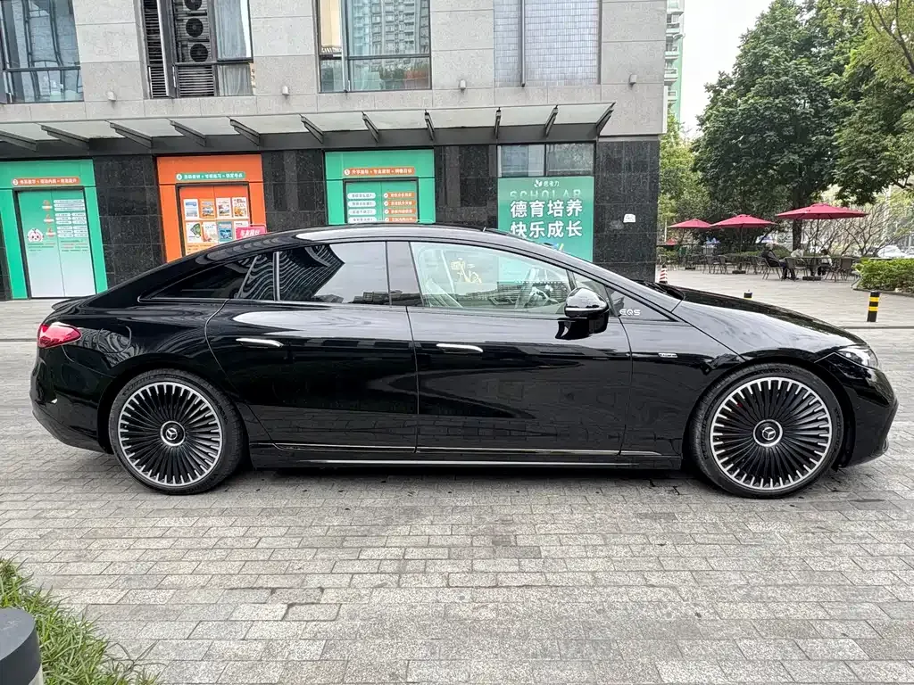 Mercedes-Benz EQS AMG — фото 8