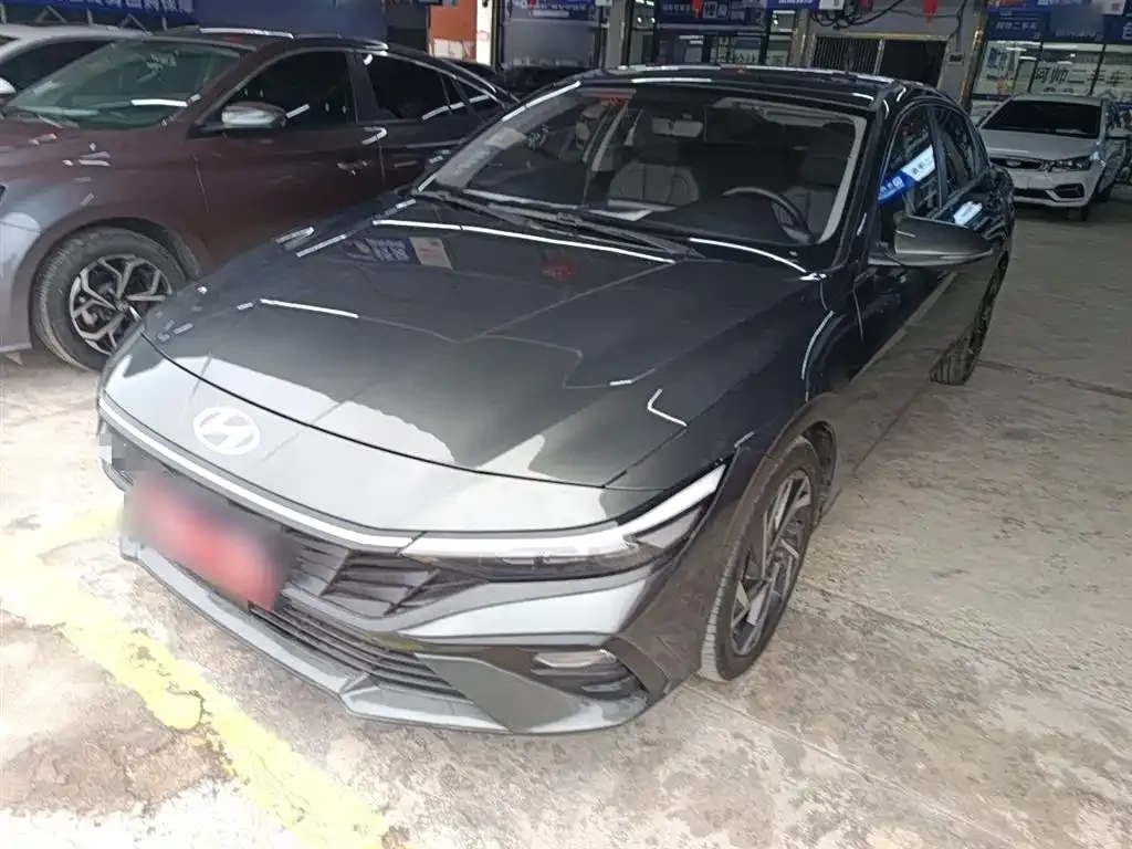 Hyundai Elantra — фото 1