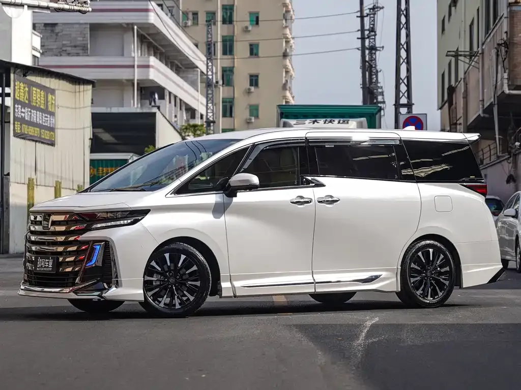 Toyota Vellfire — фото 1