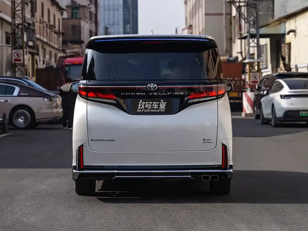 Toyota Vellfire — фото 3