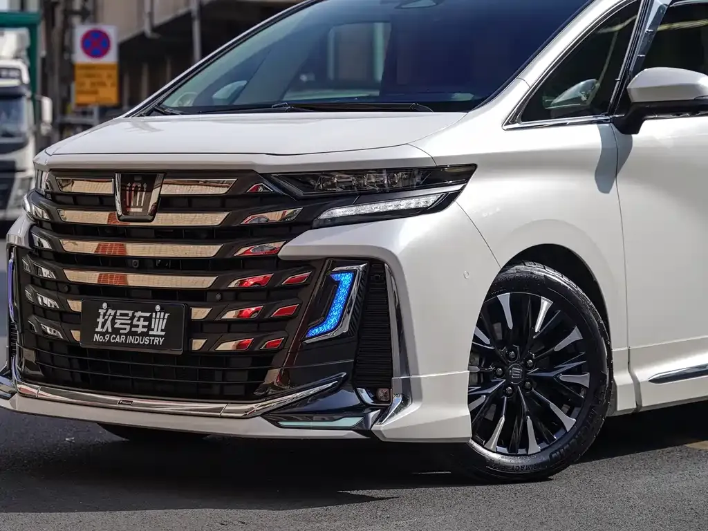 Toyota Vellfire — фото 4