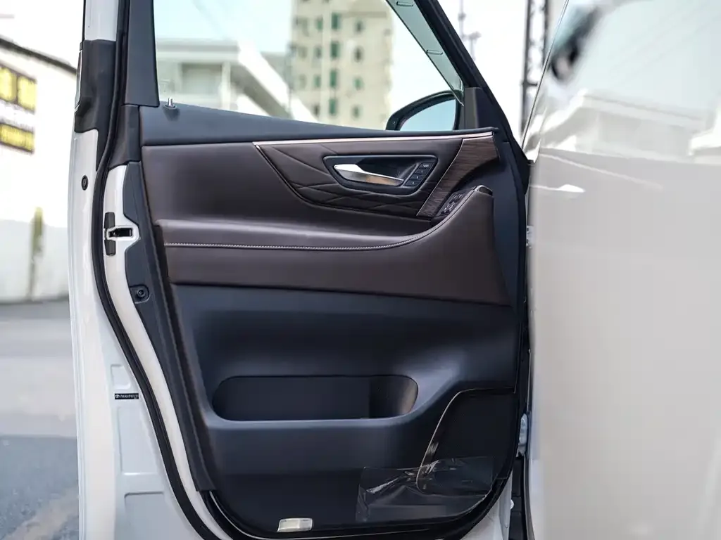 Toyota Vellfire — фото 6