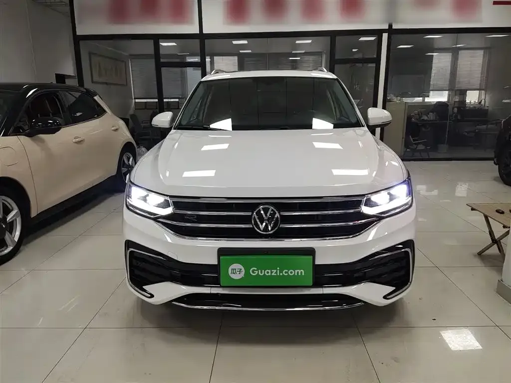 Volkswagen Tiguan L — фото 3
