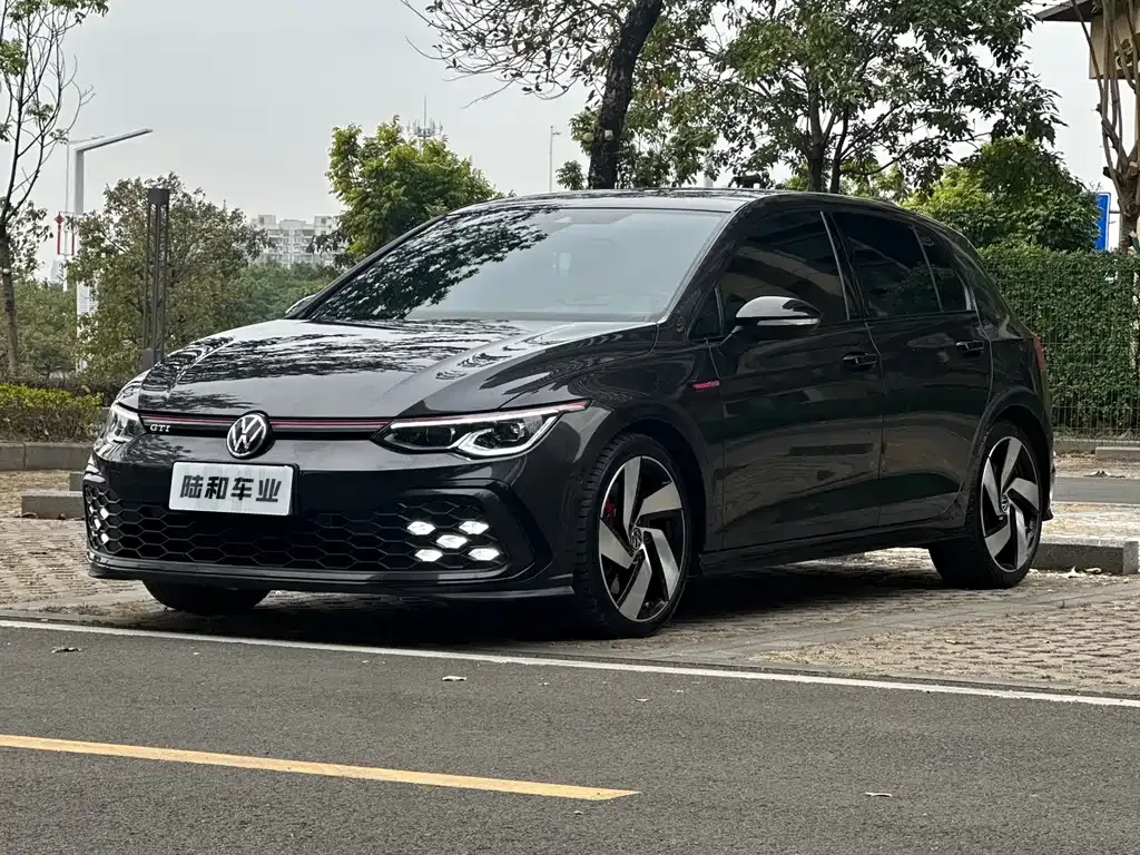 Volkswagen Golf GTI — фото 1