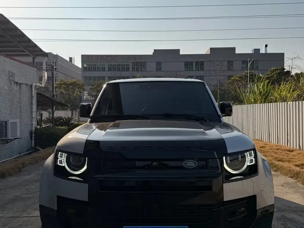 Land Rover Defender — фото 1