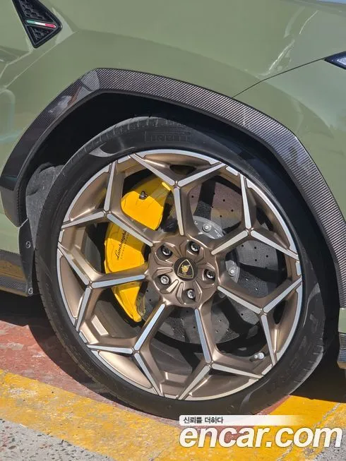 Lamborghini Urus — фото 7