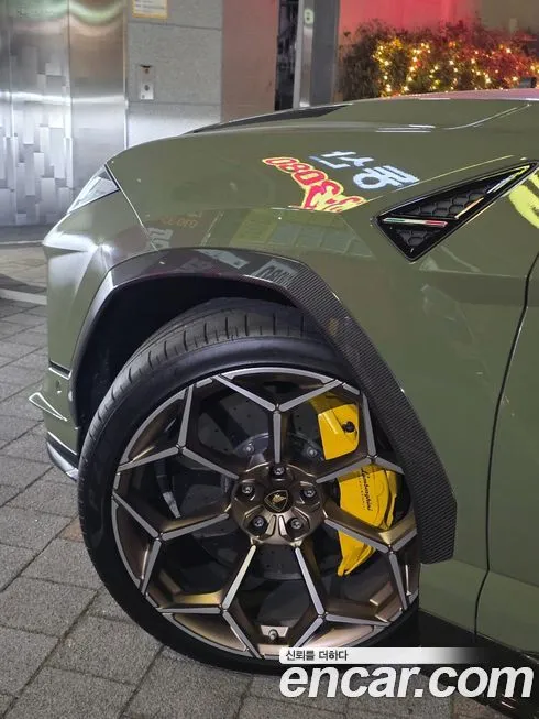 Lamborghini Urus — фото 10