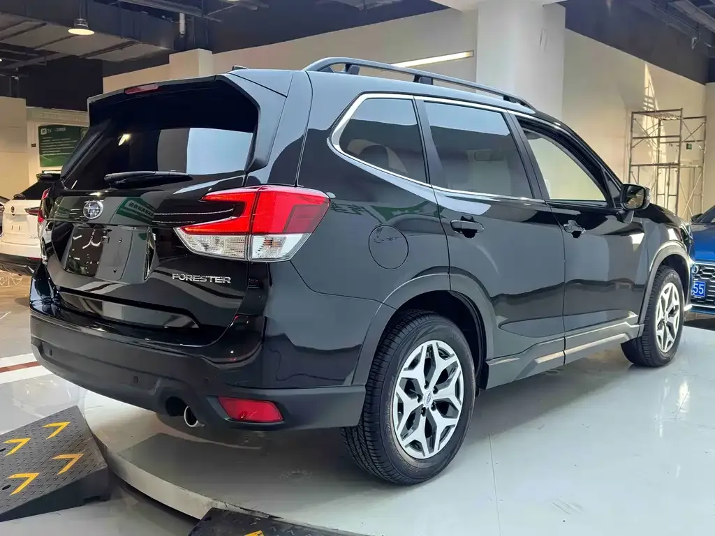 Subaru Forester — фото 9