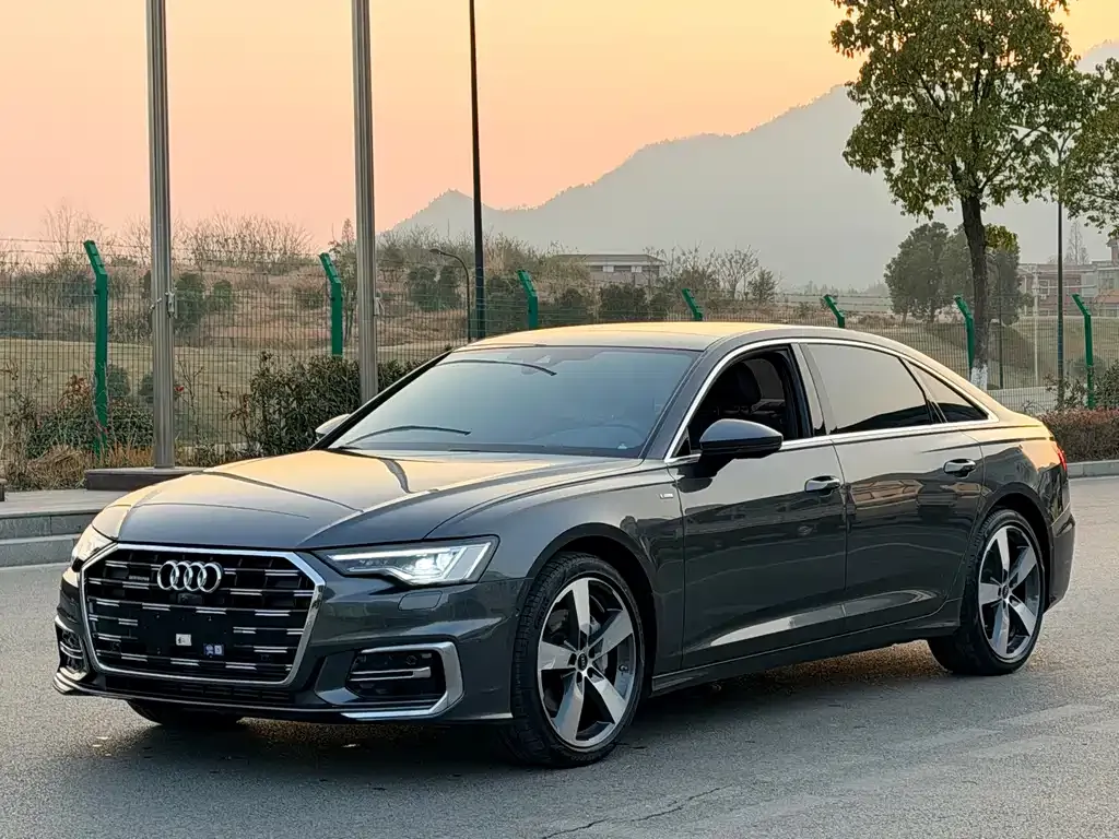 Audi A6L — фото 1