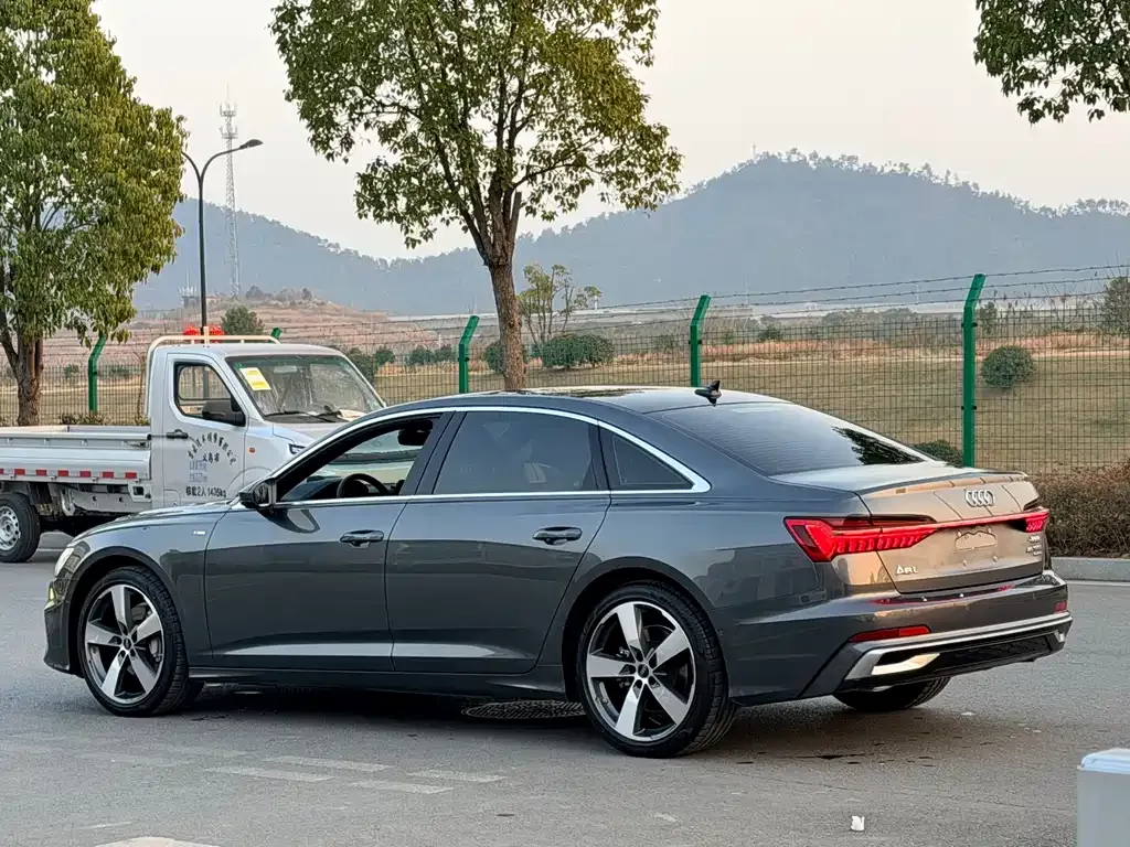 Audi A6L — фото 10