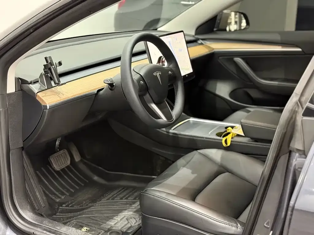 Tesla Model 3 — фото 9