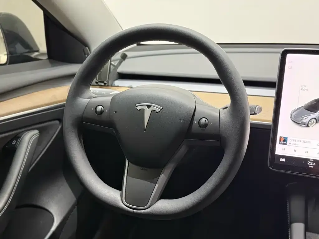 Tesla Model 3 — фото 7