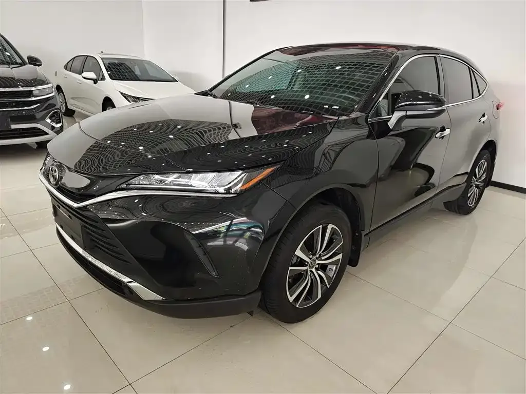 Toyota Harrier — фото 1