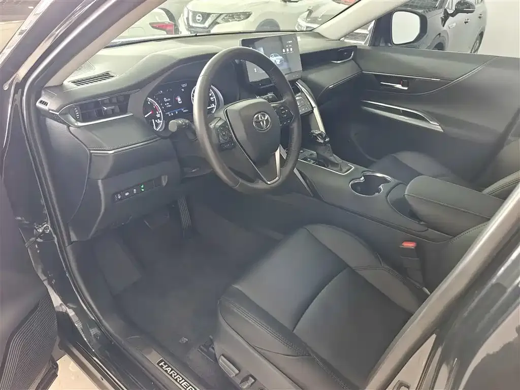 Toyota Harrier — фото 6