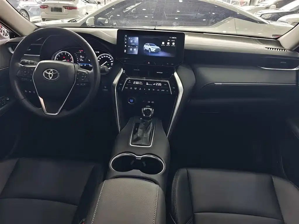 Toyota Harrier — фото 3