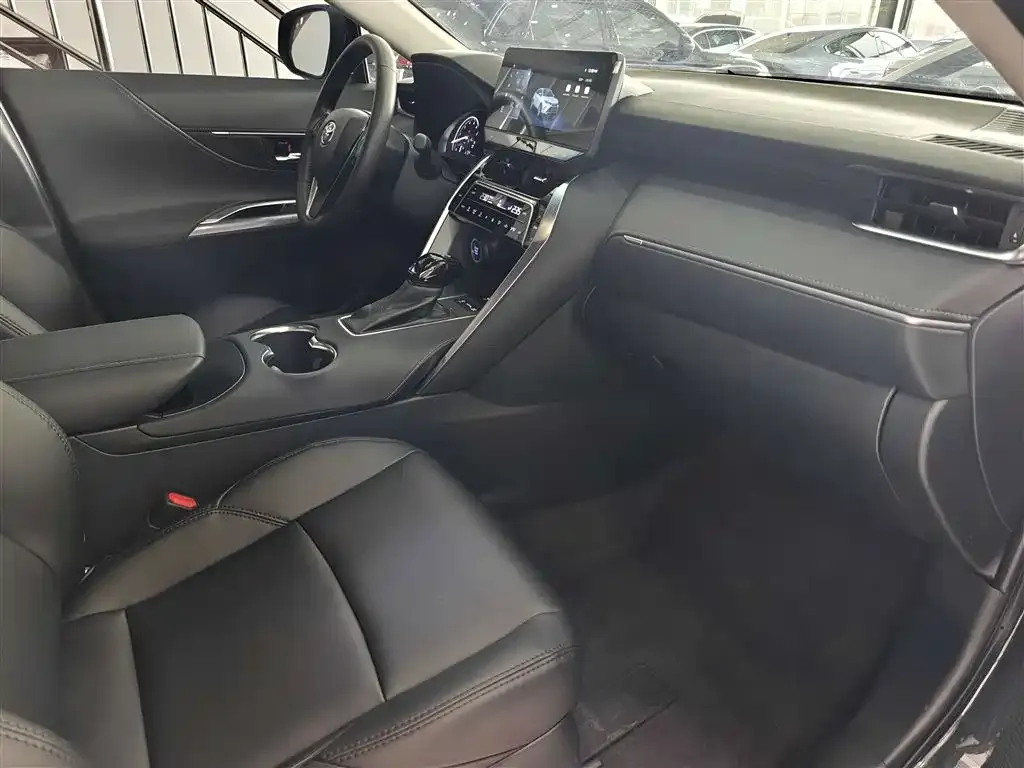 Toyota Harrier — фото 4
