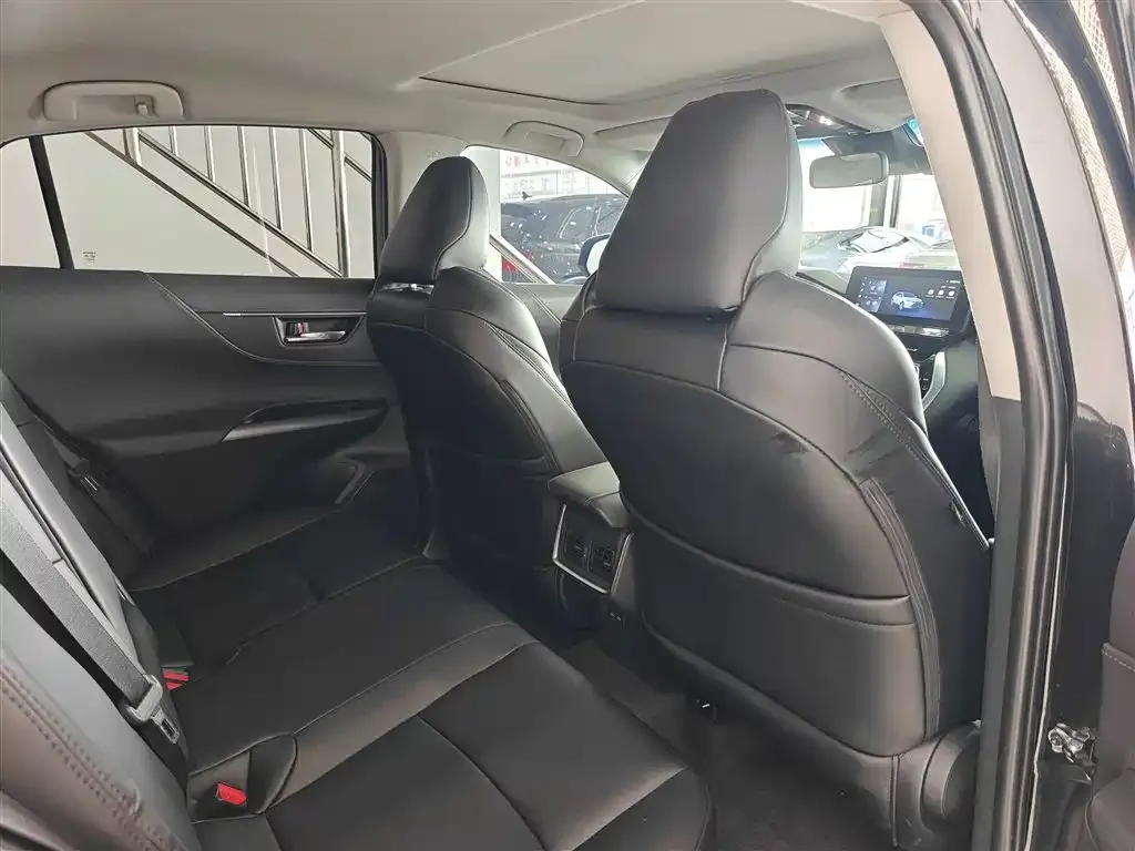 Toyota Harrier — фото 2