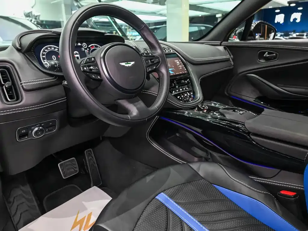 Aston Martin DBX — фото 10