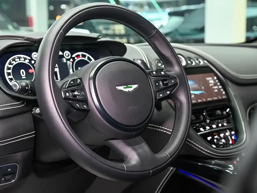 Aston Martin DBX — фото 6