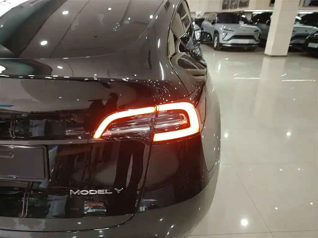 Tesla Model Y — фото 4