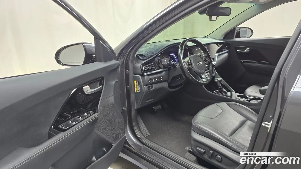 Kia Niro — фото 10