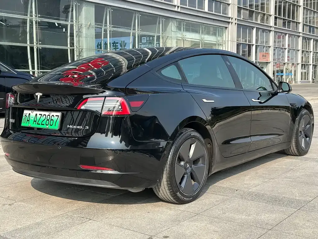 Tesla Model 3 — фото 8